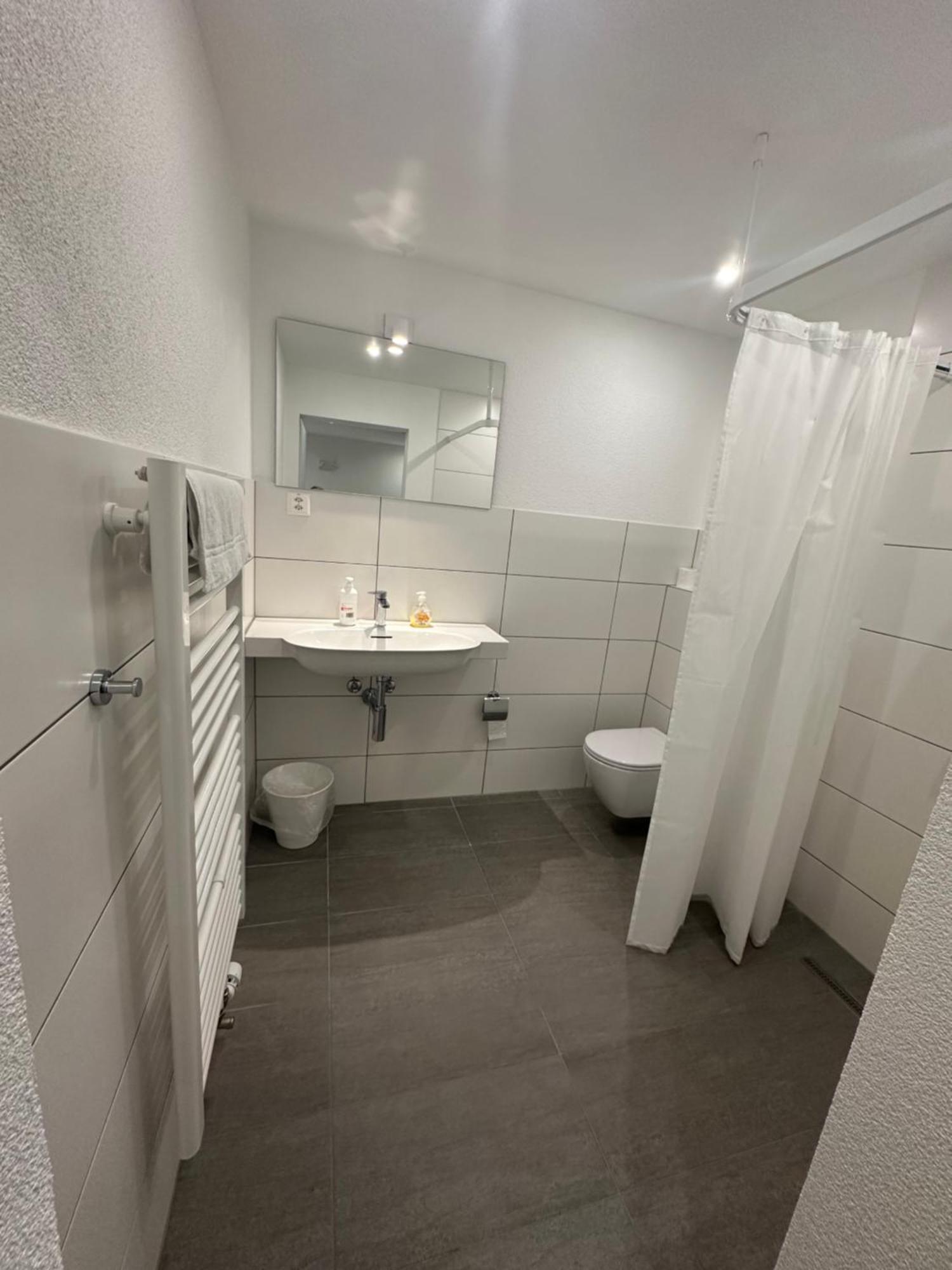 Hotel Restaurant Krebs Гренхен Екстериор снимка
