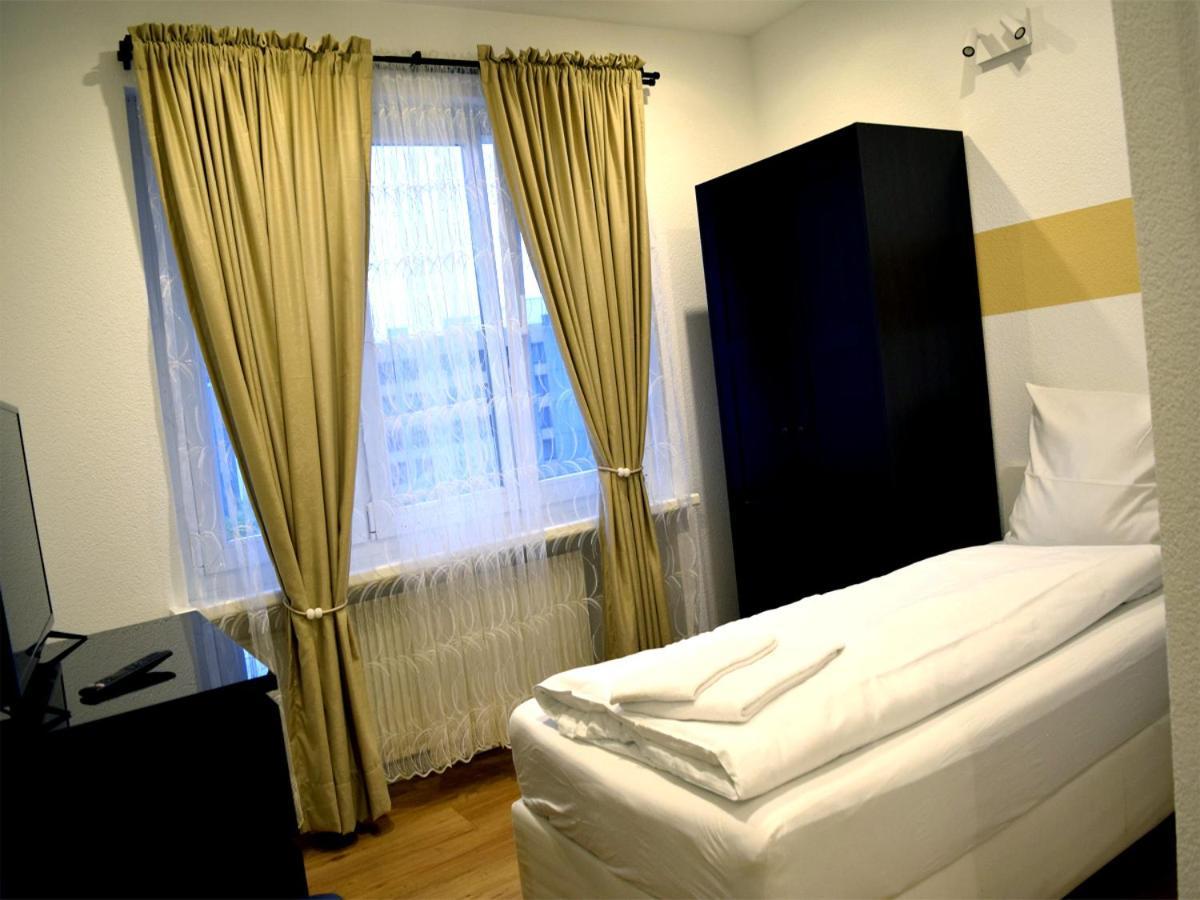 Hotel Restaurant Krebs Гренхен Екстериор снимка